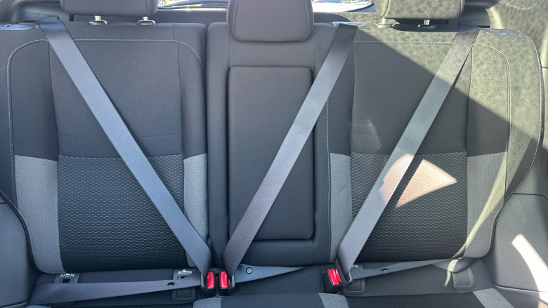 Nissan Qashqai 1.3 DiG-T N-Connecta 5dr [Glass Roof Pack] Petrol Hatchback